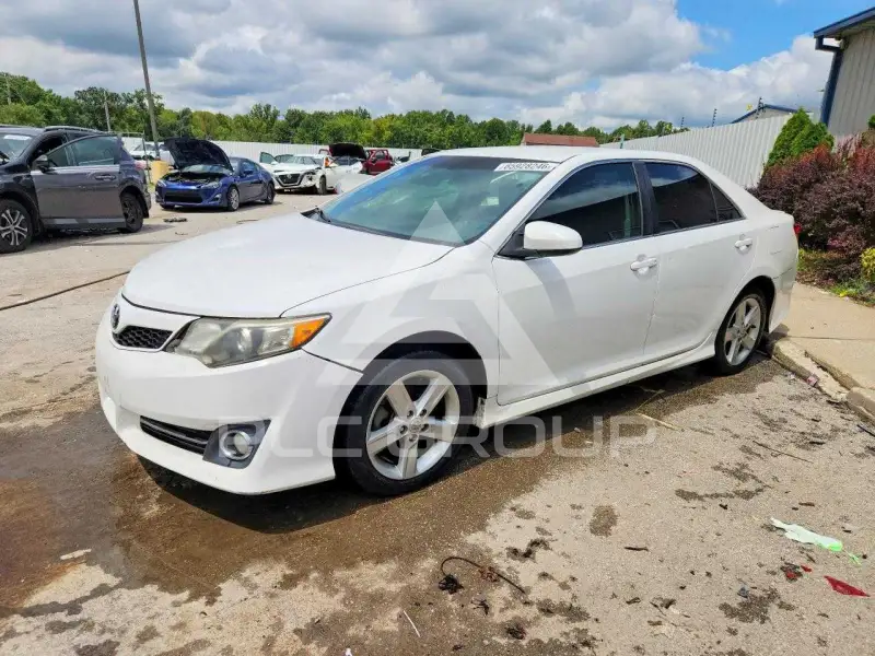 2013 Toyota CAMRY фото