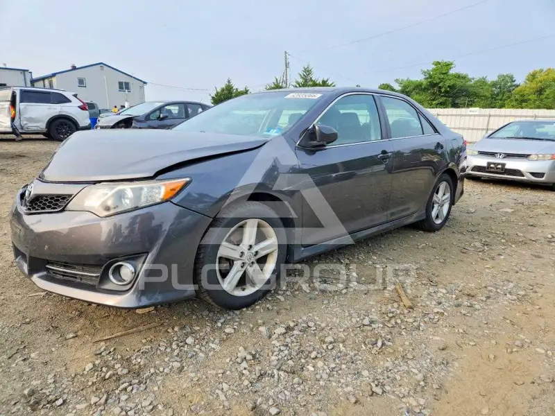 2013 Toyota CAMRY фото