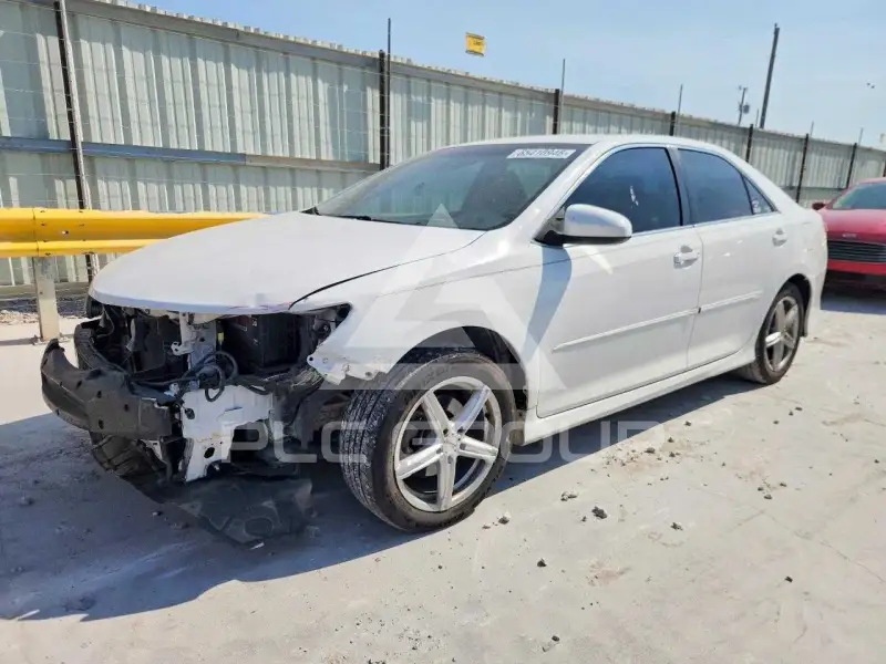 2013 Toyota CAMRY фото