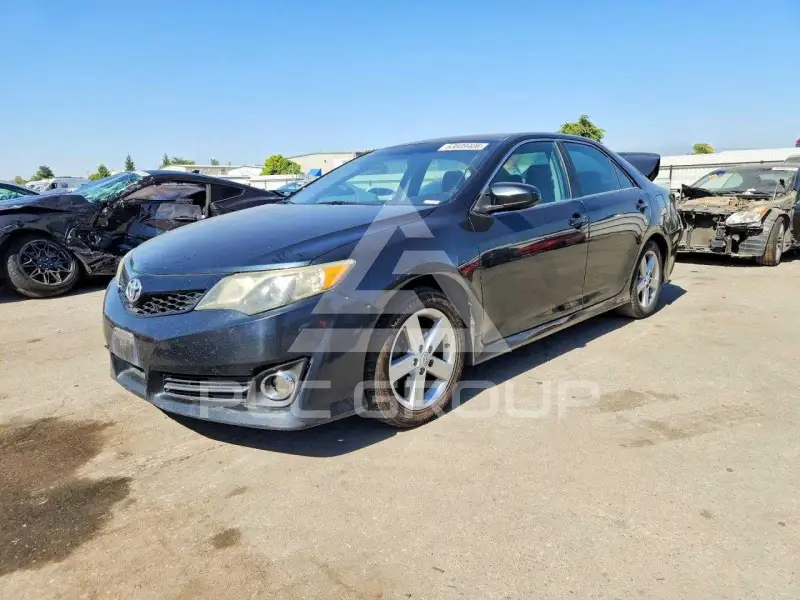 2013 Toyota CAMRY фото