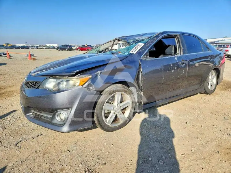 2013 Toyota CAMRY фото