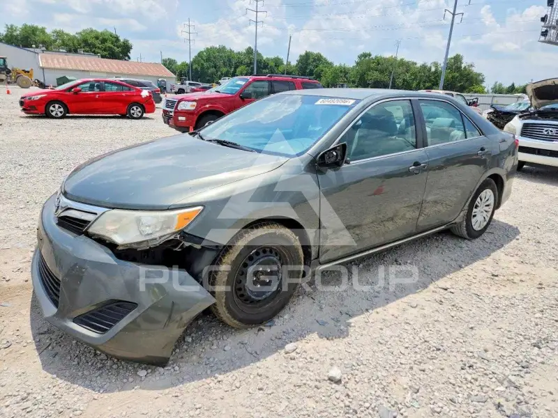 2013 Toyota CAMRY фото