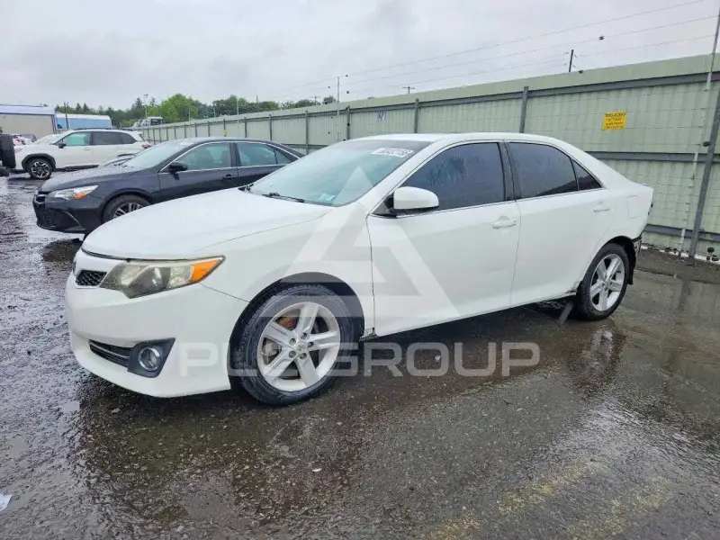 2013 Toyota CAMRY photo