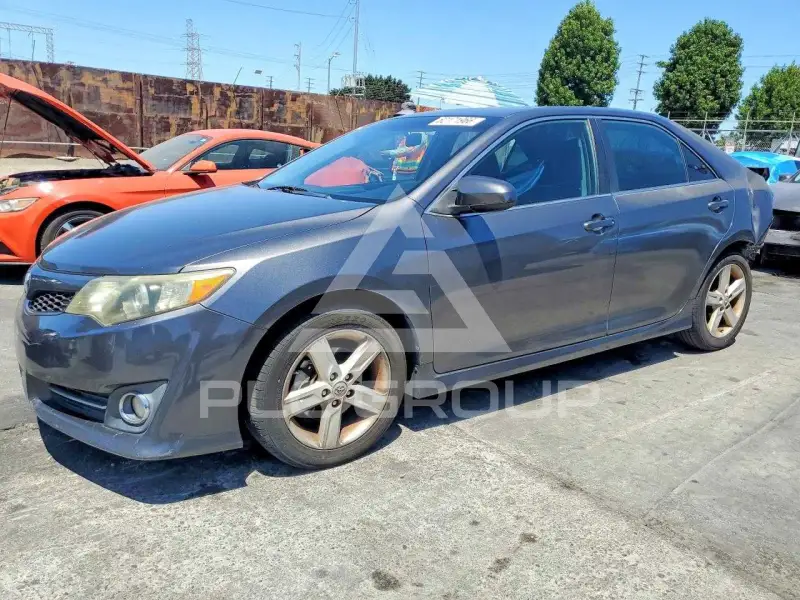 2013 Toyota CAMRY фото