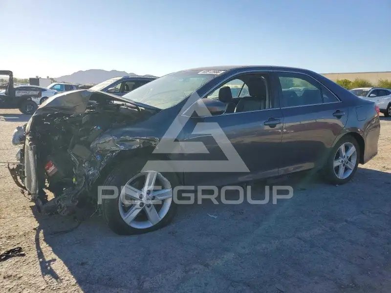 2013 Toyota CAMRY фото