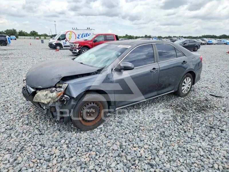 2013 Toyota CAMRY фото