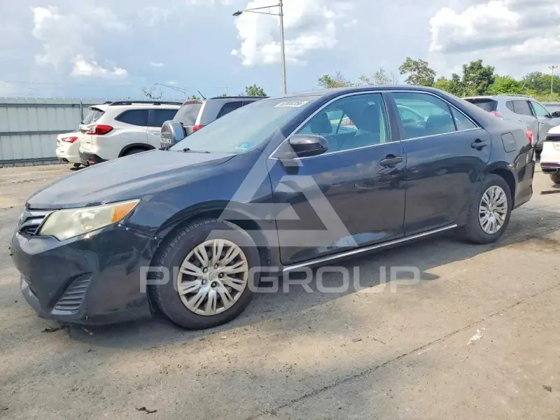 2013 Toyota CAMRY фото