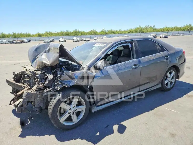2013 Toyota CAMRY фото