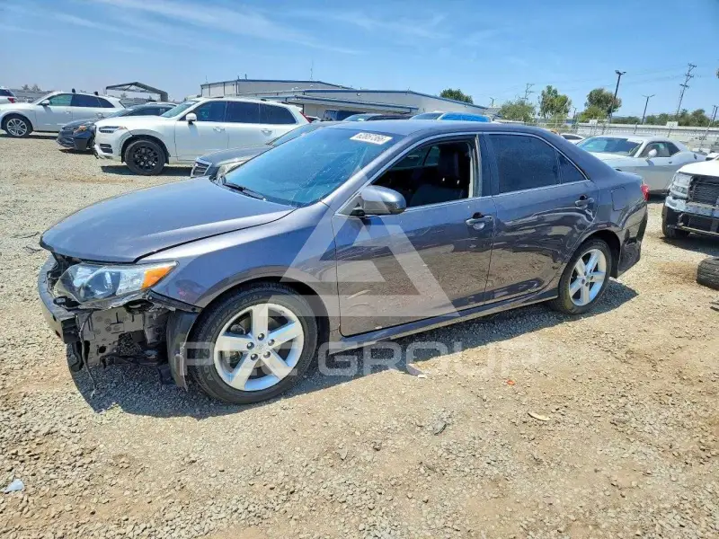 2013 Toyota CAMRY photo