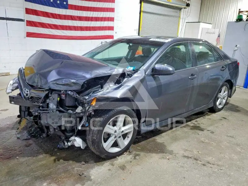 2013 Toyota CAMRY фото