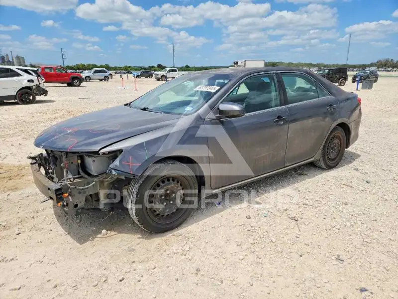 2013 Toyota CAMRY фото