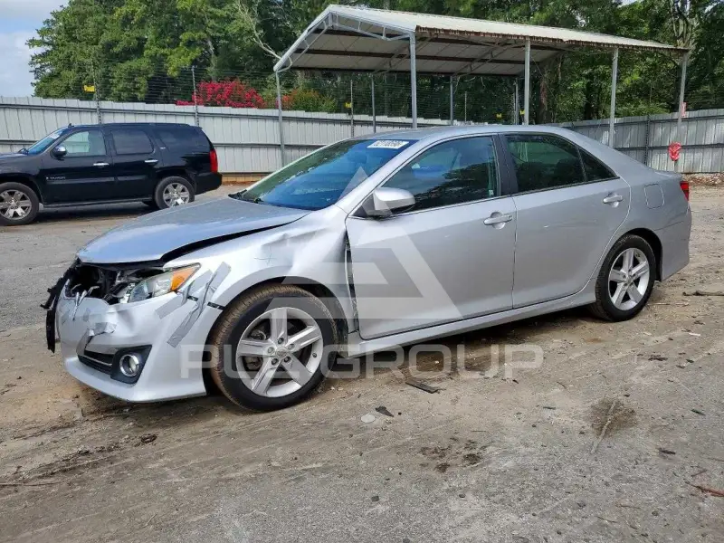 2013 Toyota CAMRY фото
