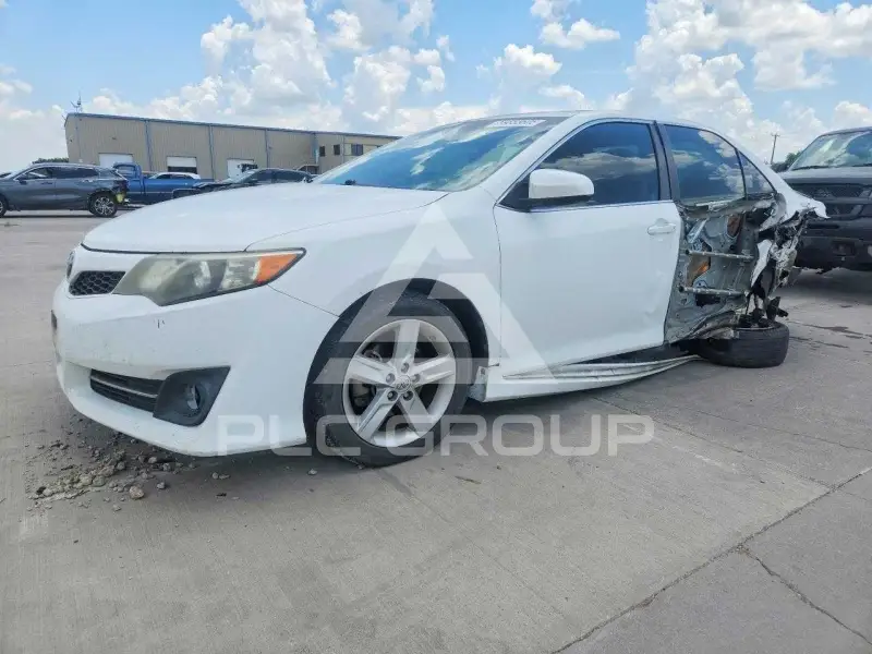 2013 Toyota CAMRY фото