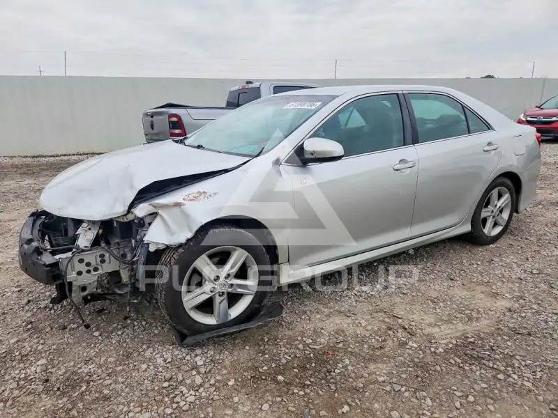 2013 Toyota CAMRY фото