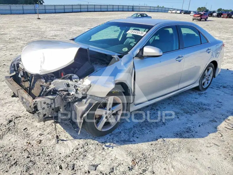 2013 Toyota CAMRY фото