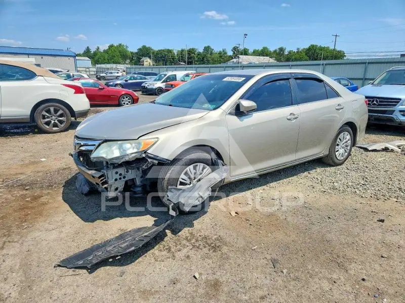 2013 Toyota CAMRY фото