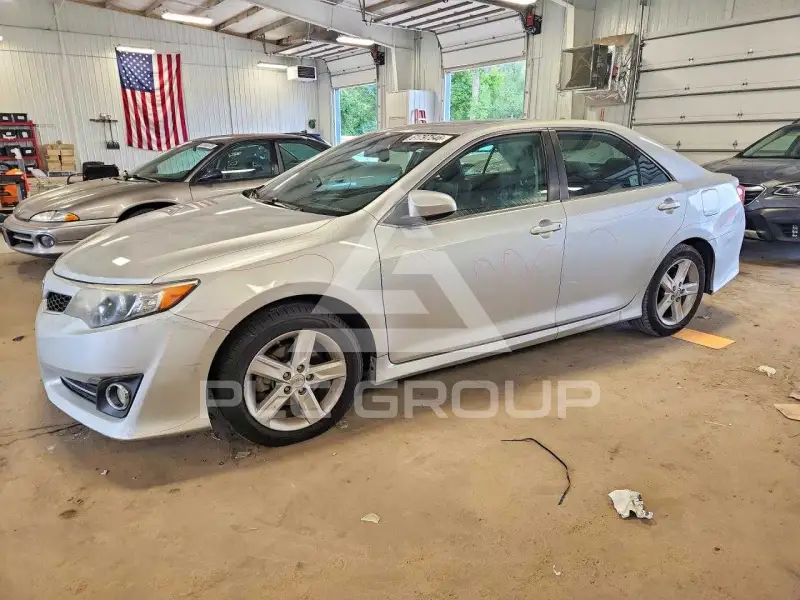 2013 Toyota CAMRY фото