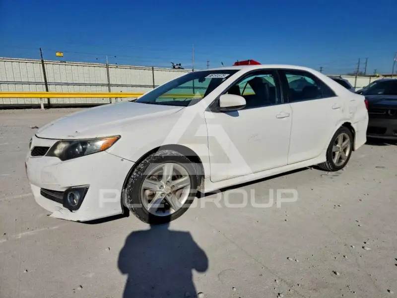 2013 Toyota CAMRY фото
