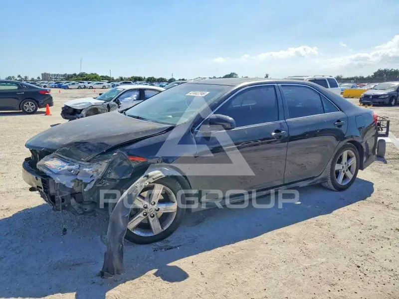 2013 Toyota CAMRY фото