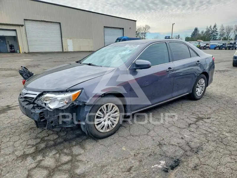 2013 Toyota CAMRY фото