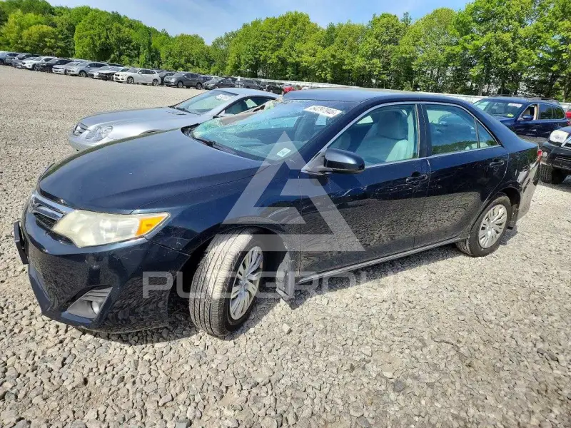 2013 Toyota CAMRY фото