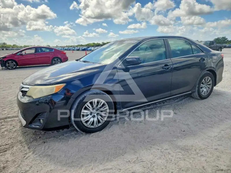 2013 Toyota CAMRY фото