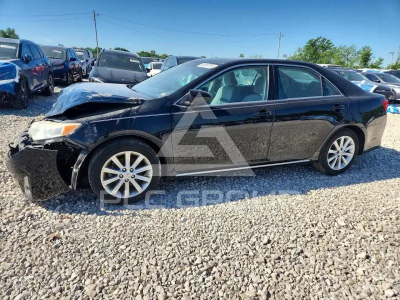 2013 Toyota CAMRY фото