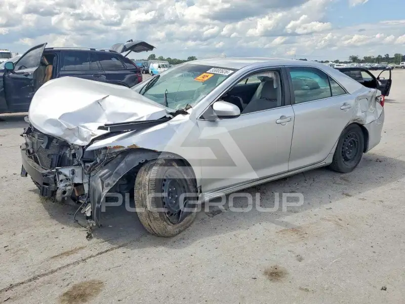 2013 Toyota CAMRY фото