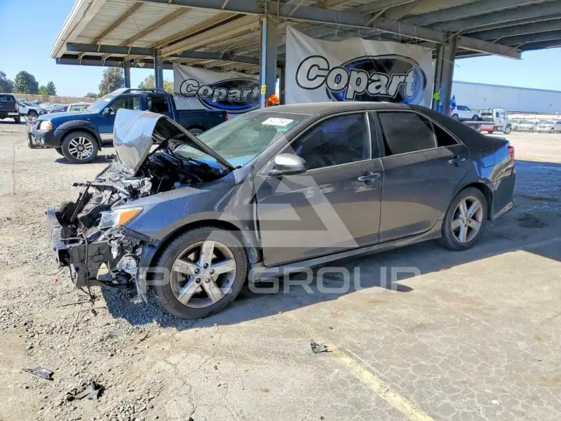 2013 Toyota CAMRY фото