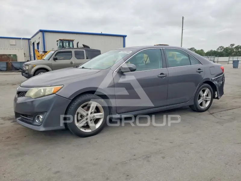2013 Toyota CAMRY фото