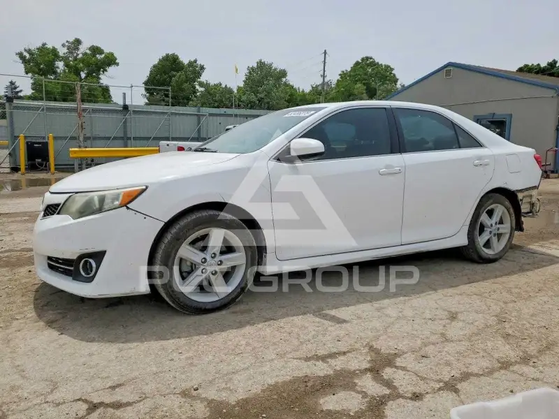 2013 Toyota CAMRY фото