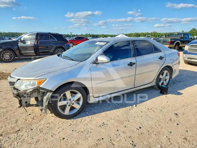 2013 Toyota CAMRY фото