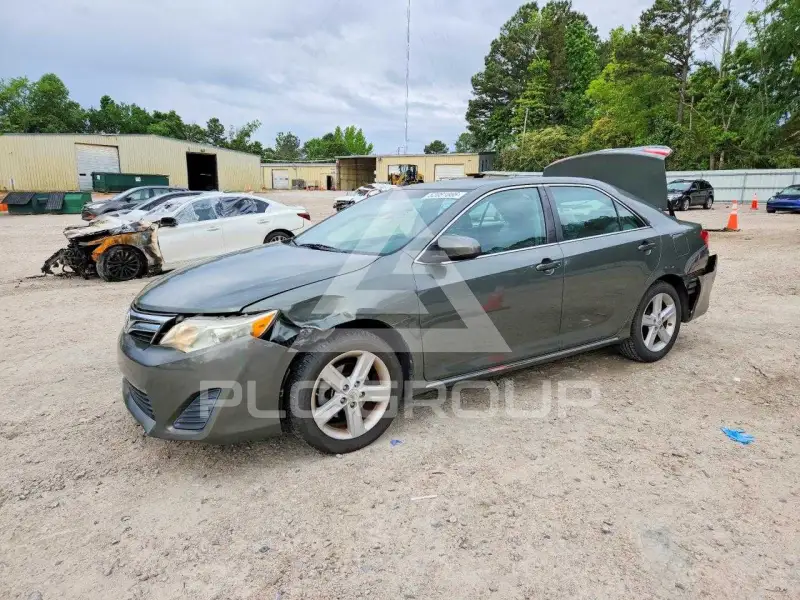 2013 Toyota CAMRY фото