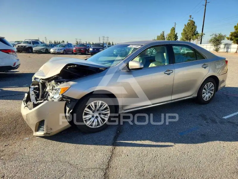 2013 Toyota CAMRY фото