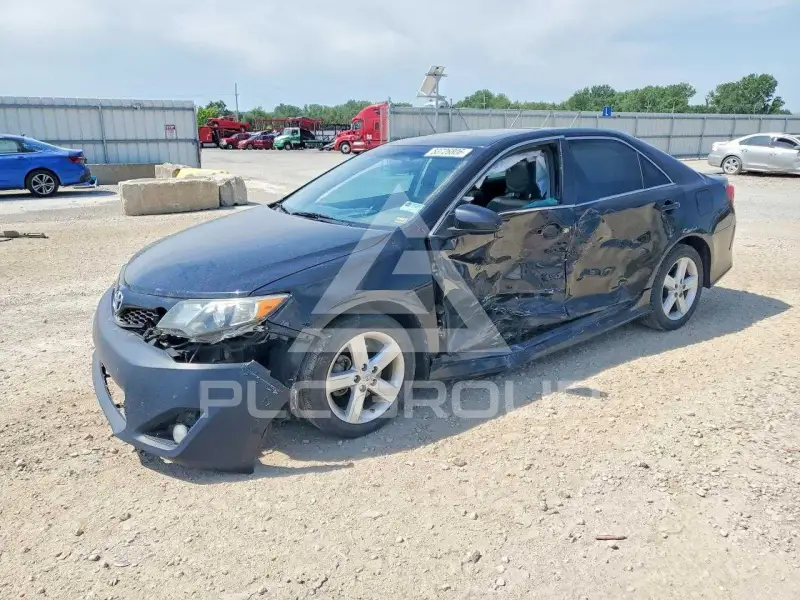 2013 Toyota CAMRY фото