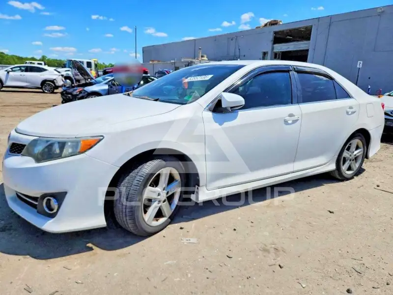 2013 Toyota CAMRY фото