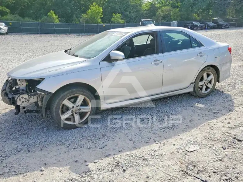 2013 Toyota CAMRY фото