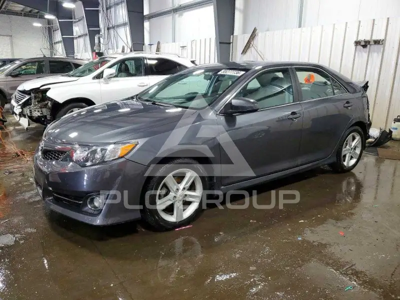 2013 Toyota CAMRY фото