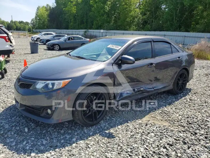 2013 Toyota CAMRY фото