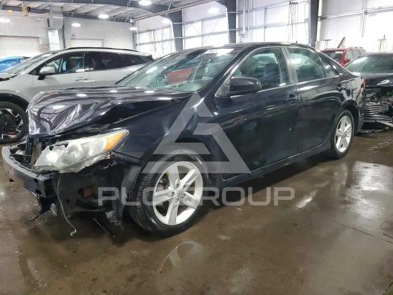 2013 Toyota CAMRY фото