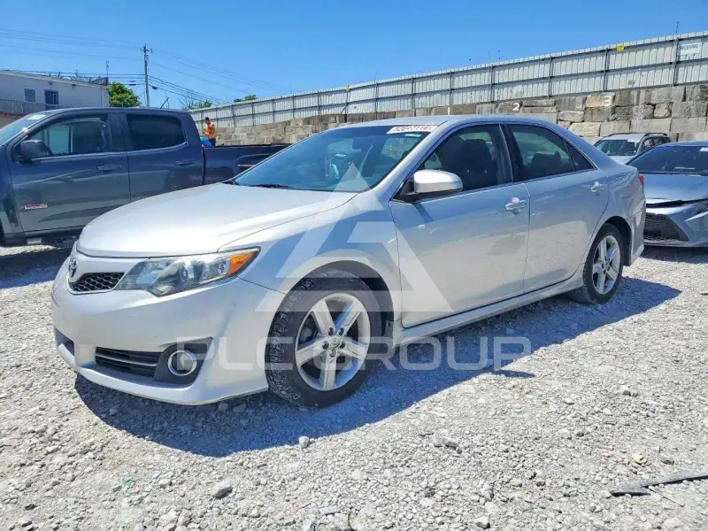 2013 Toyota CAMRY фото