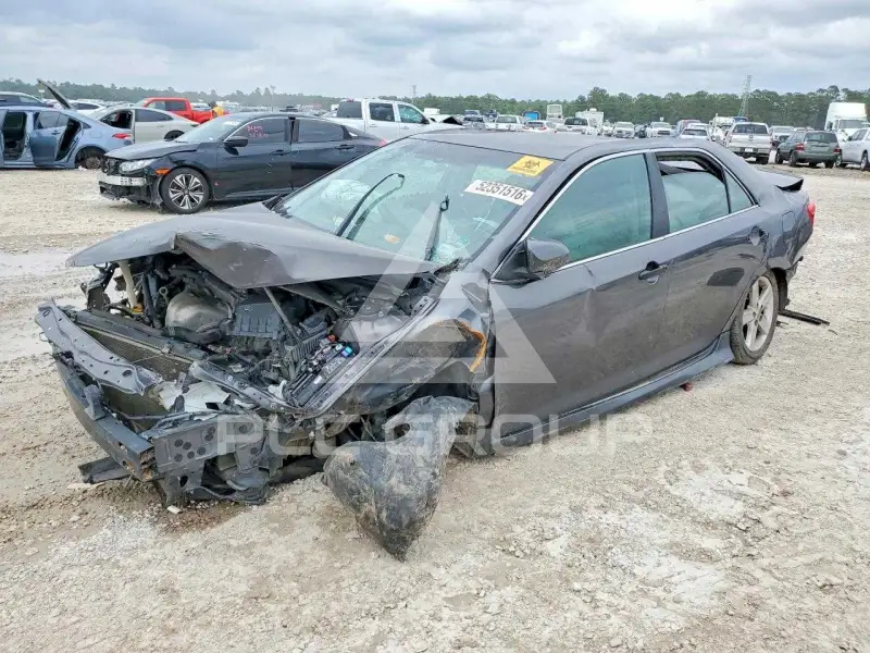 2013 Toyota CAMRY фото