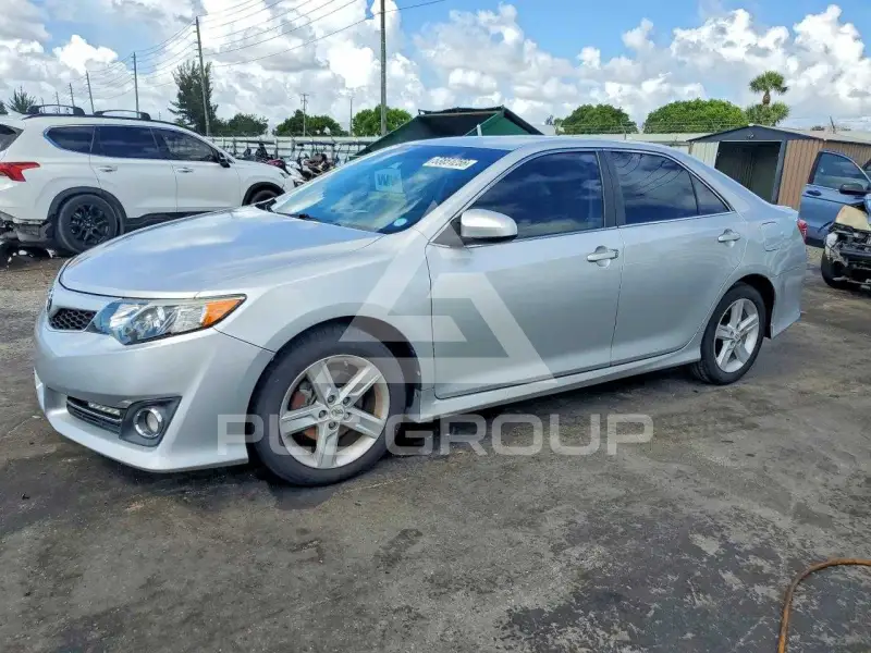 2013 Toyota CAMRY фото