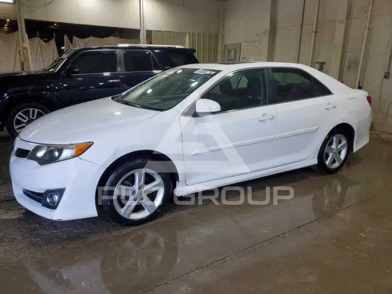 2013 Toyota CAMRY фото
