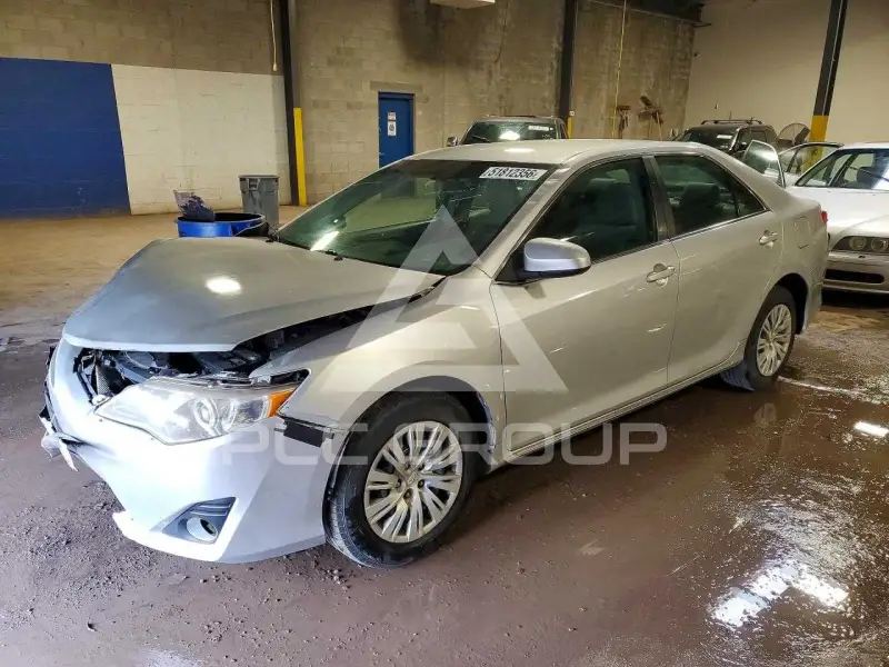 2013 Toyota CAMRY фото