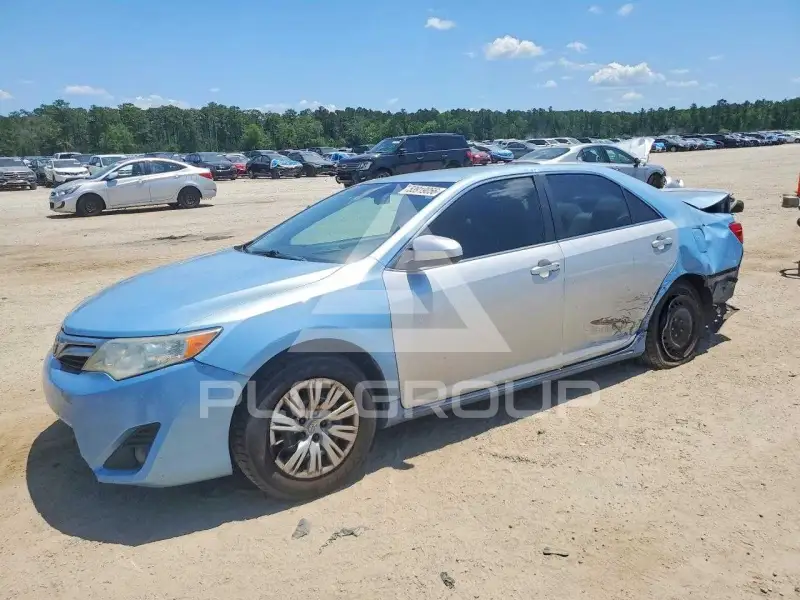 2013 Toyota CAMRY фото