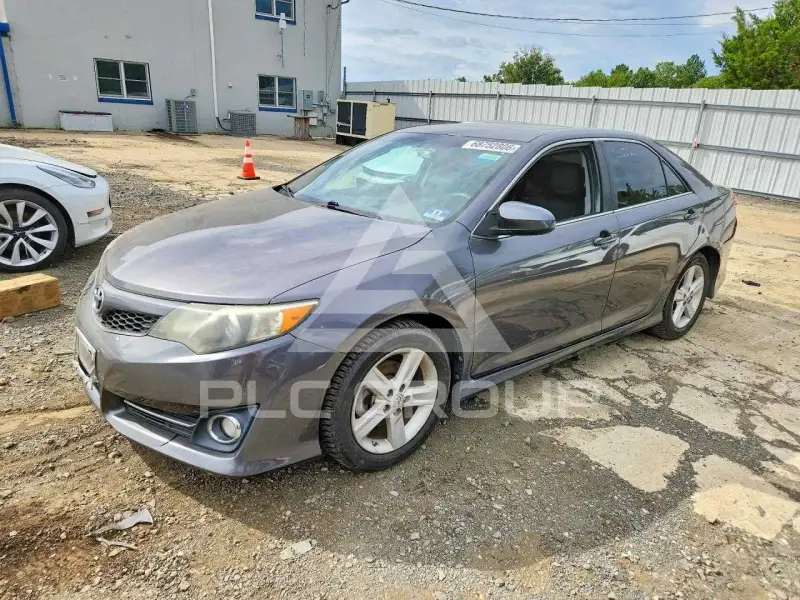 2013 Toyota CAMRY фото