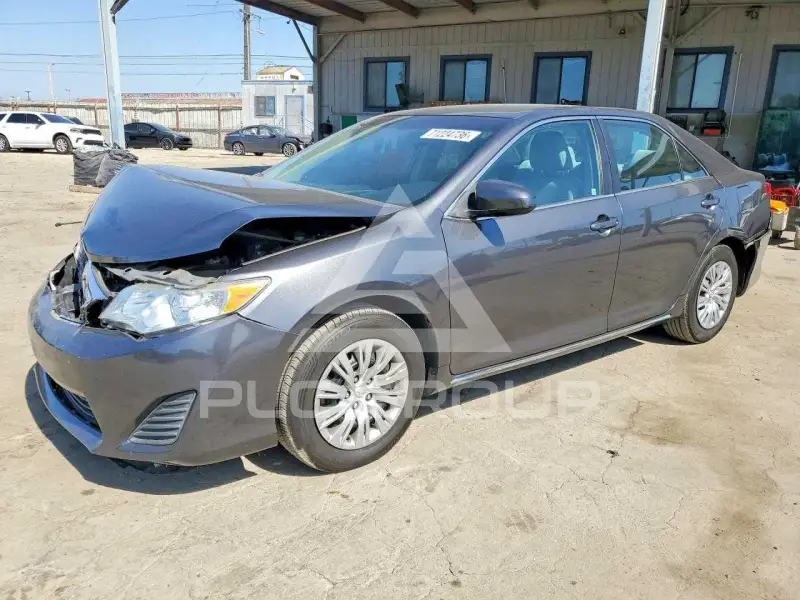 2013 Toyota CAMRY фото