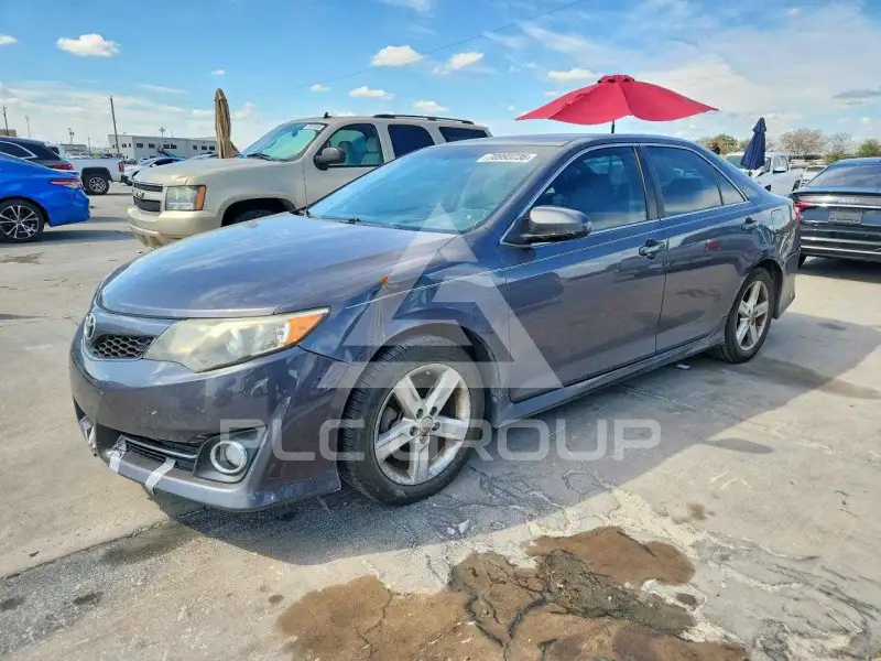 2013 Toyota CAMRY фото