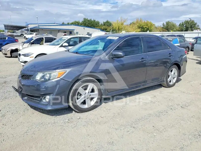 2013 Toyota CAMRY фото